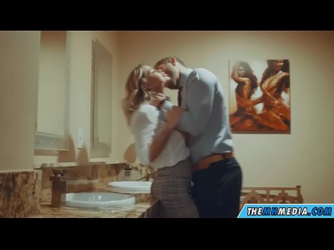 ❤️ Lè yon blond bèl sedui ou nan yon twalèt piblik ️ Porno nan pònografi ht.porngifmag.ru ❌